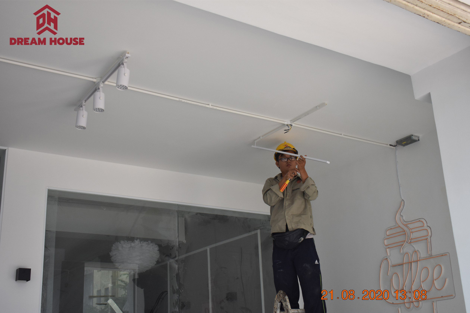 thi-cong-ctr-ca-phe-open-coffee-pham-ngoc-thach-q3-17.jpg